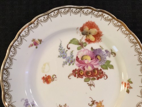 PLATO DE ENSALADA VINTAGE DRESDE ALEMANIA 8” CON FLORES Y ADORNOS DORADOS - Imagen 2 de 5