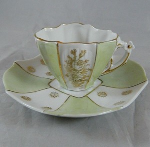 Vintage-Mint-Green-amp-Gold-Floral-Porcelain-Demitasse-Cup-amp-Saucer-Flowers-274