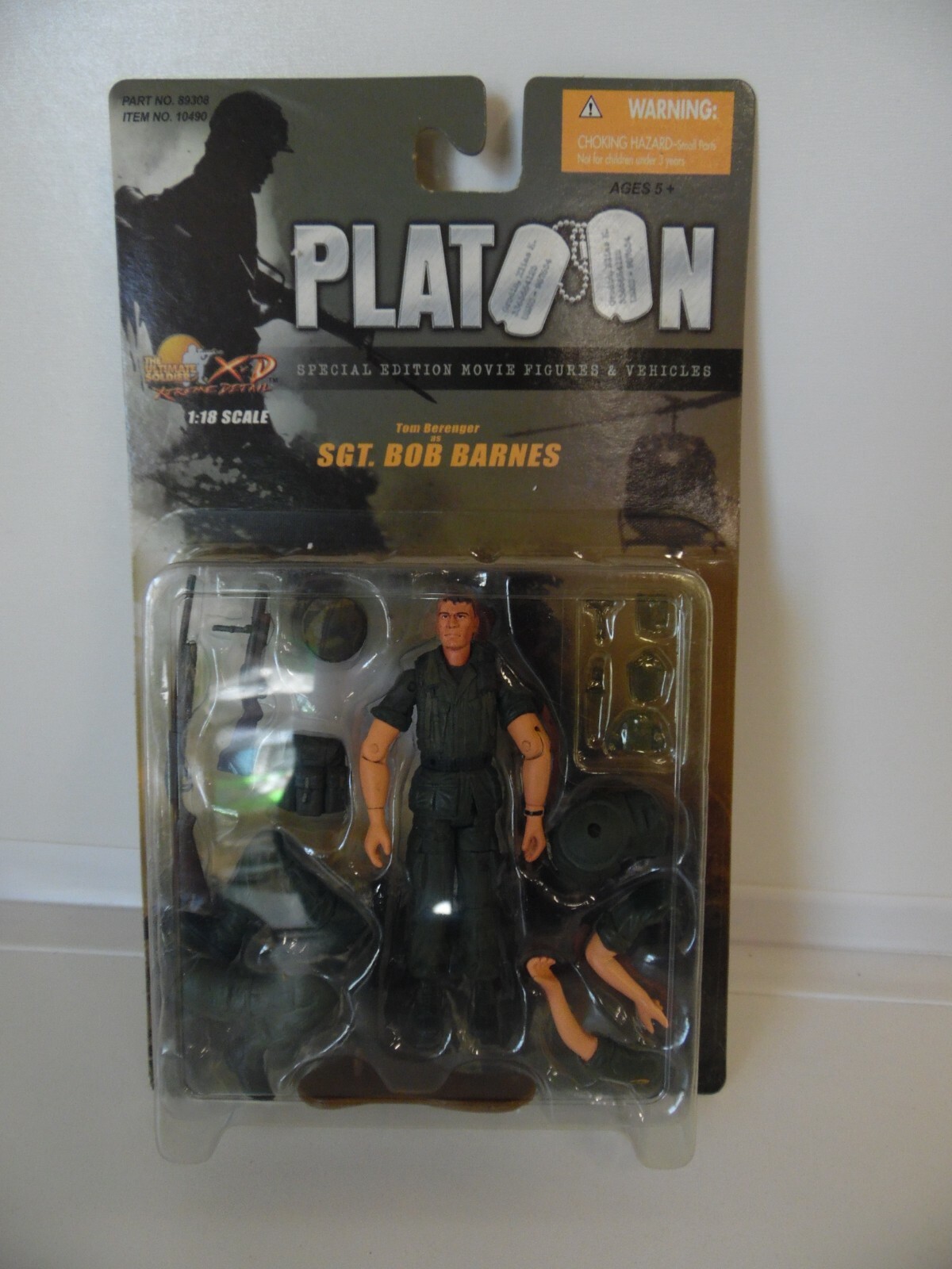 PLATOON SGT BOB BARNES "TOM BERENGER"  figure new on card