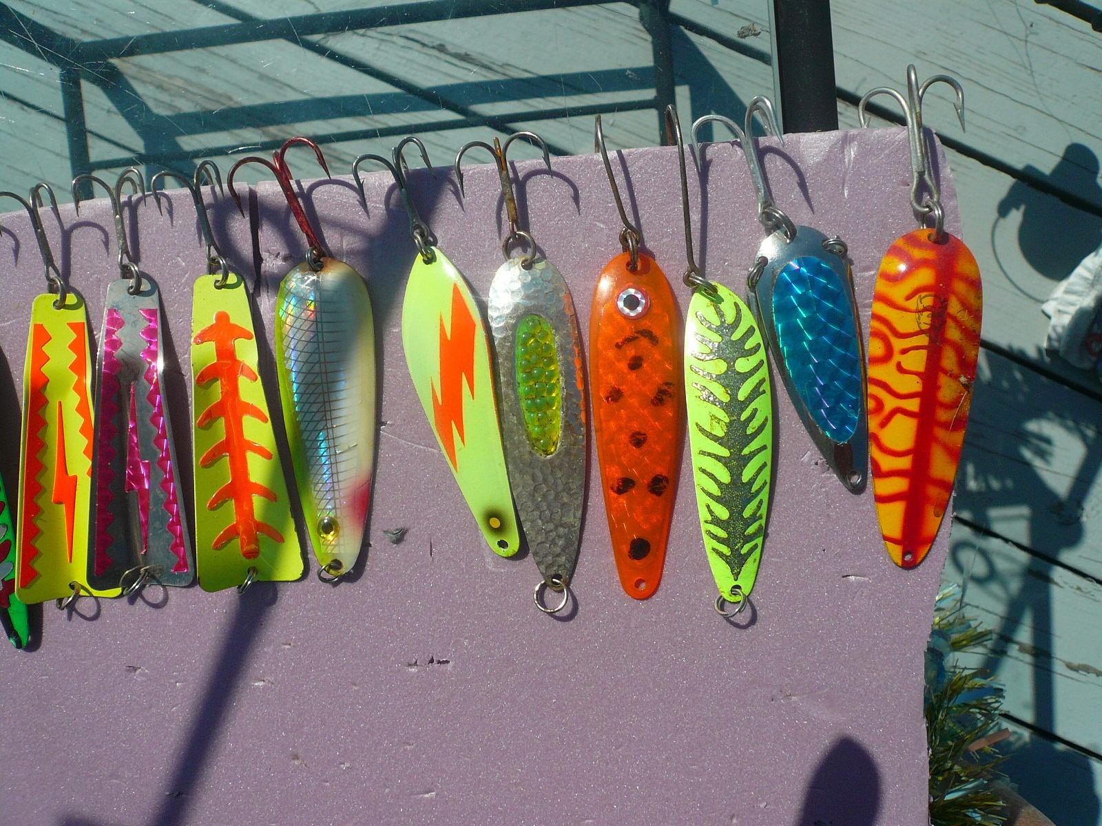 21 SALMON SPOONS,2 SIL STREAKS NIP GLOW IN DARK,UNUSUAL YECK COHO ,MONKEY PUKE - Image 4