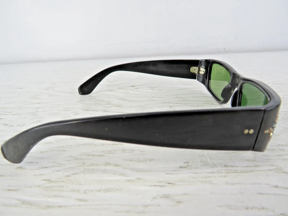 Gafas de sol vintage hechas en Italia cuadradas con joyas lentes verdes Foto 4 de 4