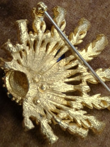 2 VINTAGE MARCEL BOUCHER NUMBERED ENAMEL AND RHINESTONE PEACOCK BROOCH 8908 8068 - Picture 6 of 11