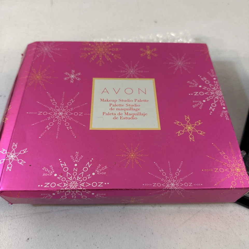 Avon Makeup Studio Palette New Damaged Box - Image 2 of 4