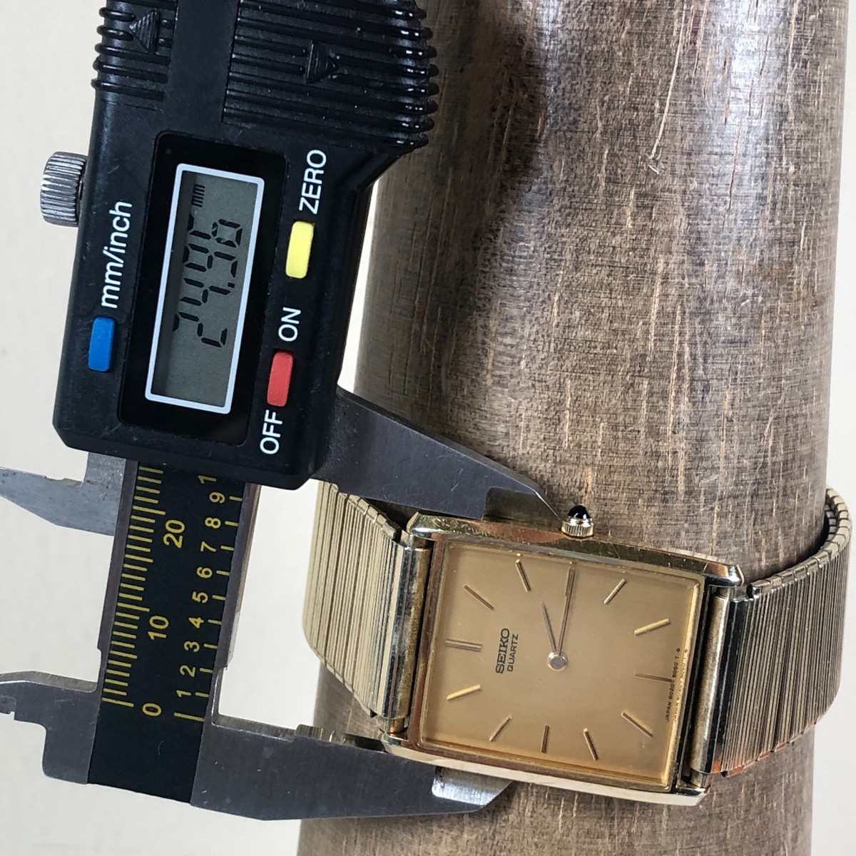Vintage Seiko Men 6020-5050 Tank Gold Expansion Band Quartz 25mm