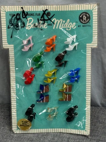 1963 Vintage BARBIE & MIDGE SHOE WARDROBE PAK #1833  12 PAIRS ON CARD & BOOKLET