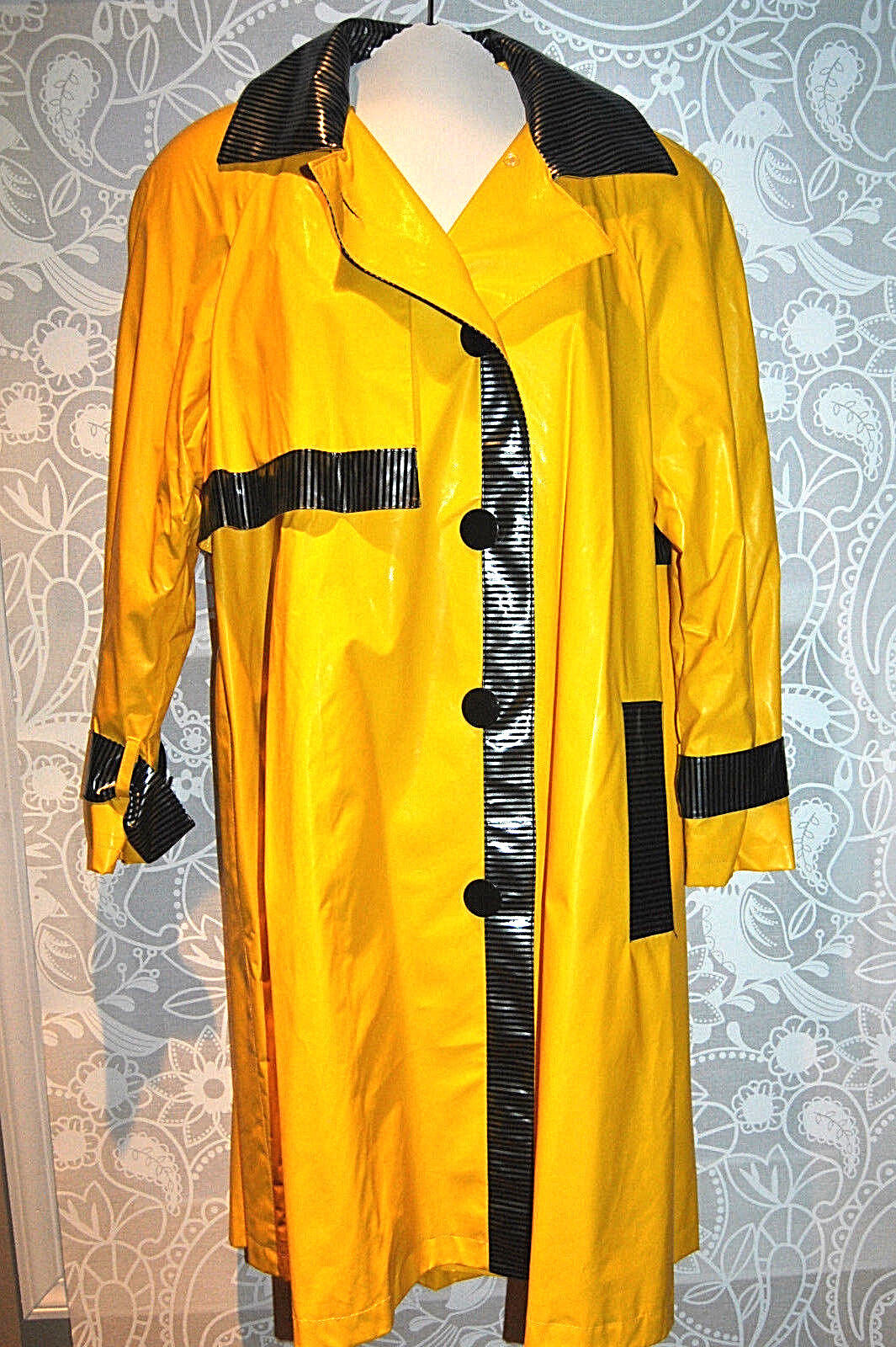 Stylish Vintage Yellow Black Silver Raincoat sz 6… - image 3