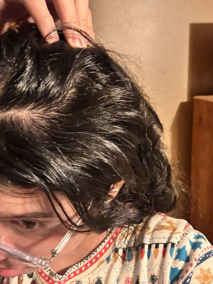 Chelsea and Theodore women’s tan knit v-neck sweater with a relaxed fit size XL - Image 4 of 4