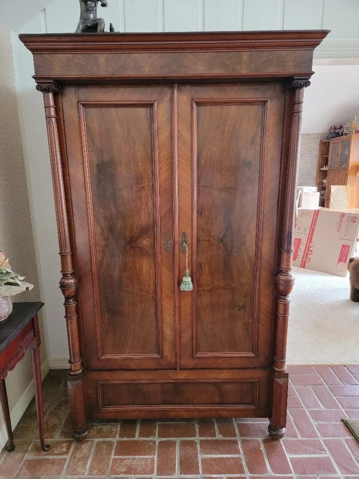 Armario Antiguo Estilo Luis XV Foto 3 de 3