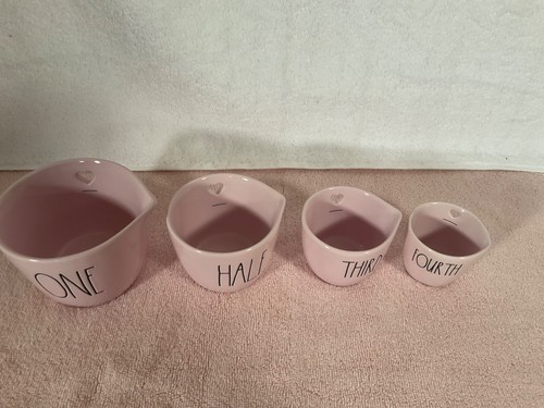 Rae Dunn VALENTINE PINK Messbecher Herzausschnitt 2023 Neuauflage 4er Set - Bild 6 von 8