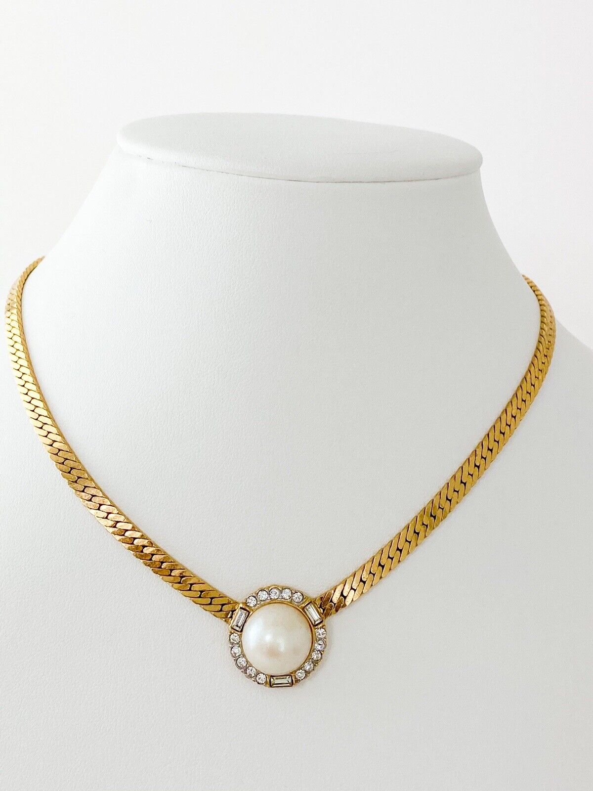 Extra Large Gold Chunky Curb Chain Necklace Chunky Chain -  UK  Chunky  gold necklaces, Chains jewelry, Chunky gold chain necklace