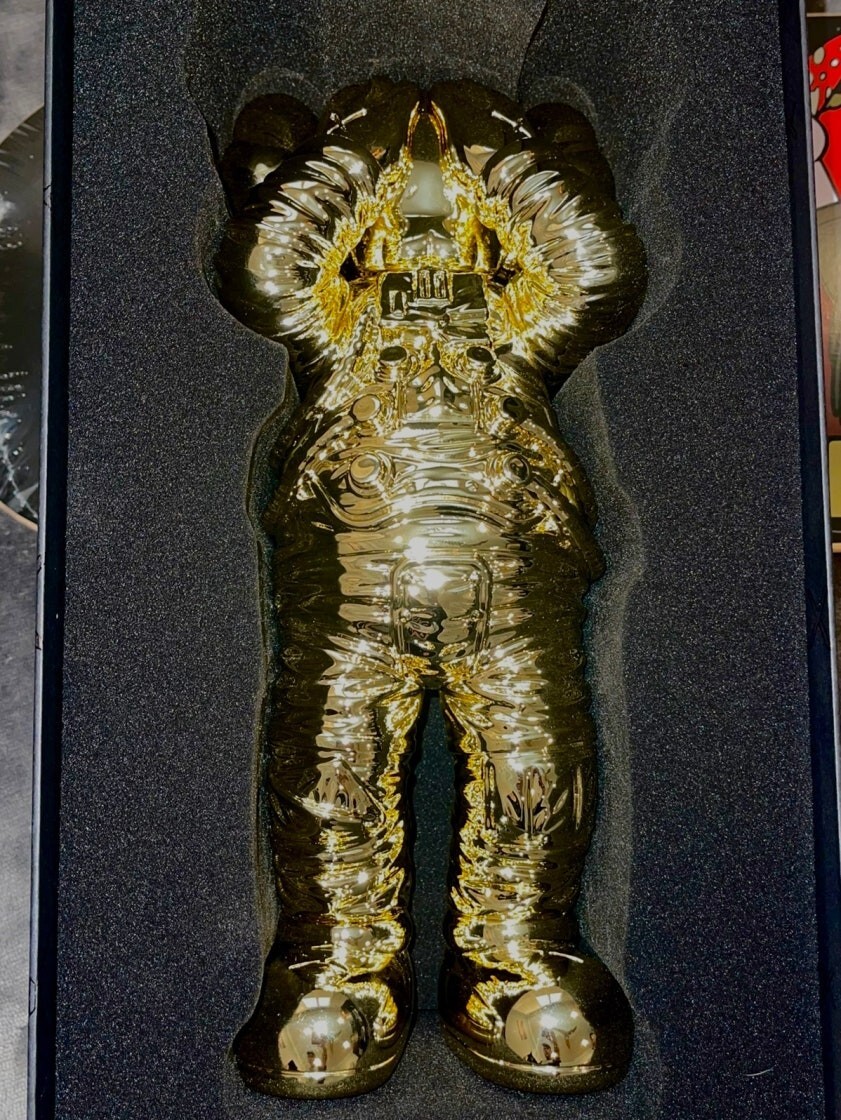 MEDICOM TOY - KAWS HOLIDAY SPACE GOLD 11.5“ KAWS, AllRightsReserved Limited Holiday Space Companion Gold