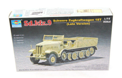 Trumpeter 1/72 Sd.Kfz.9 Schwere Zugkraftwagen 18t (Late Version) 07252 Open Box