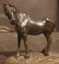 Une figurine en Bronze à