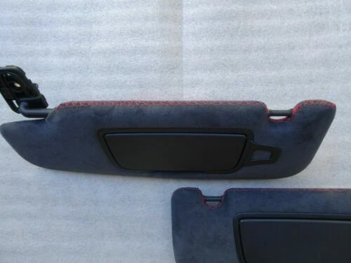 Pare-soleils rouges pour habitacle automobile