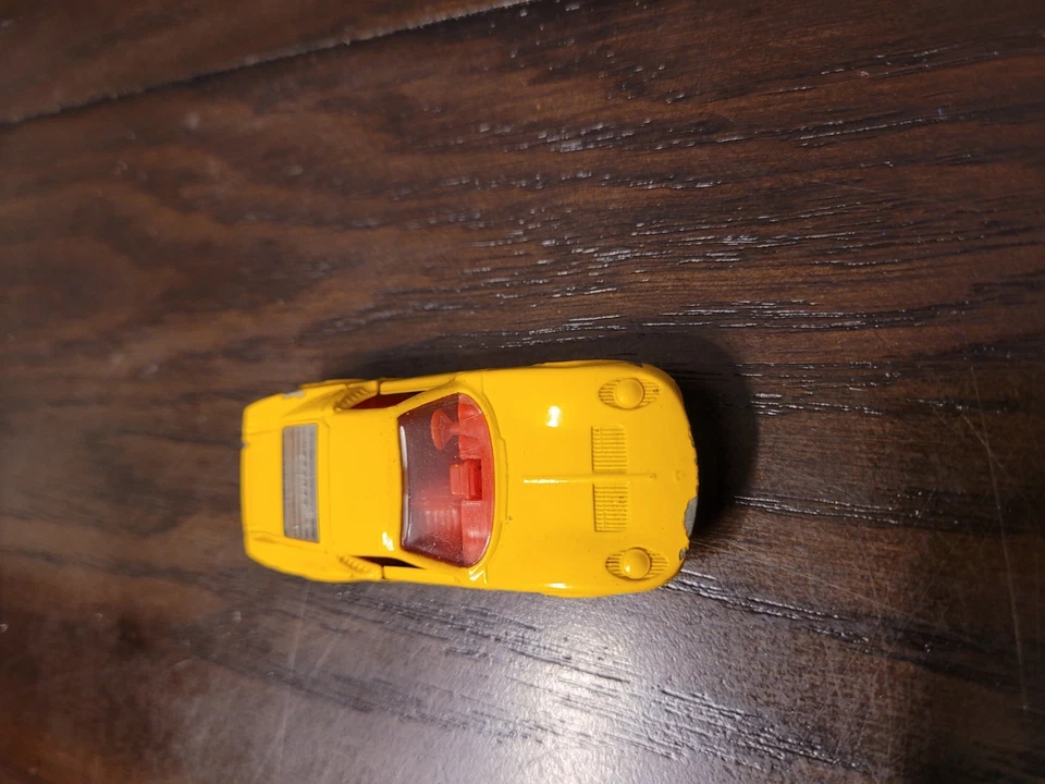 Vintage 1967 Matchbox Lesney No.33 1/64 Yellow, Red Lamborghini Miura - Image 2 of 4