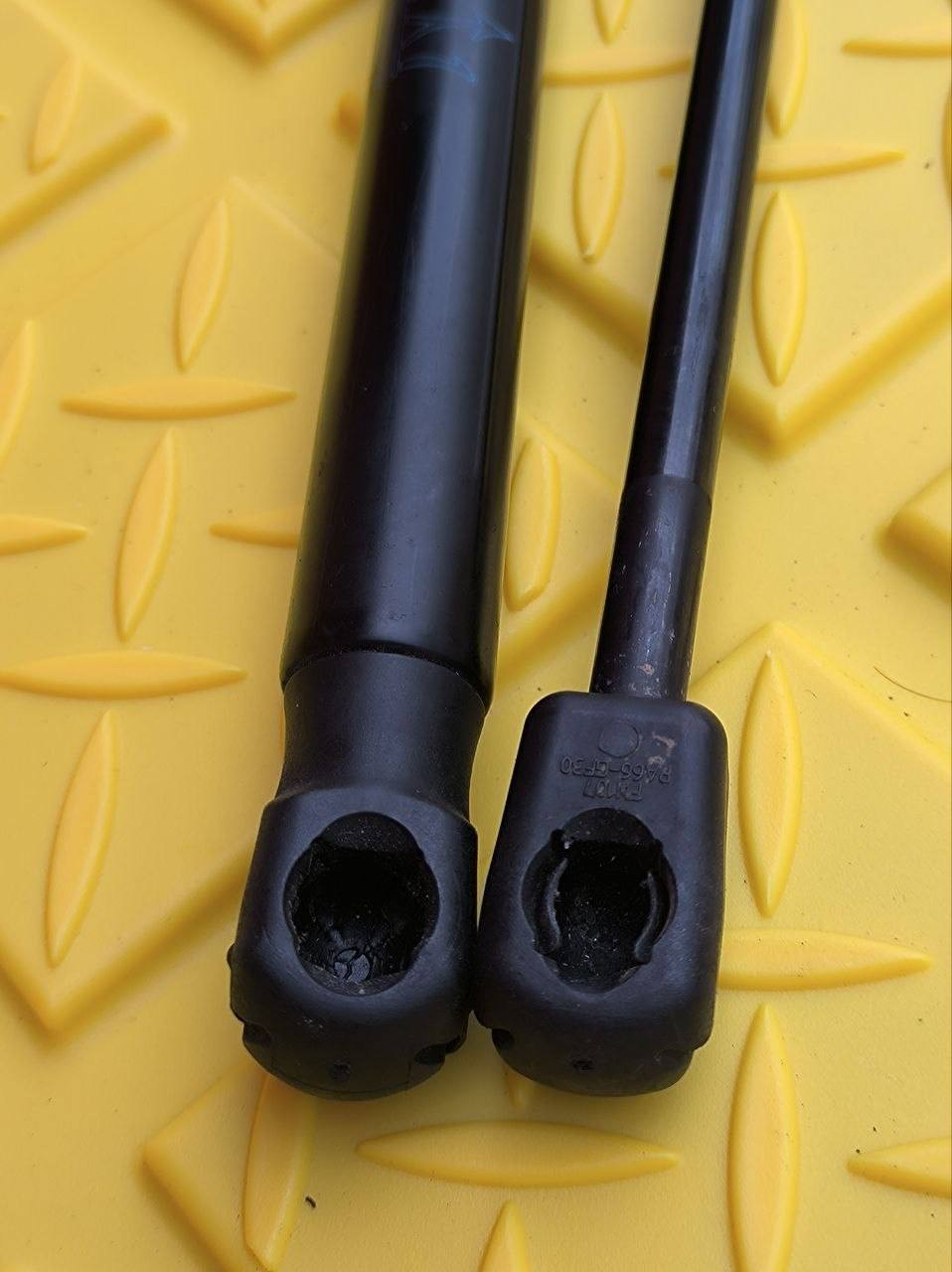 Maserati Ghibli 2017 Front Hood Shock / Lift Support Set of 2 OEM - 670008872