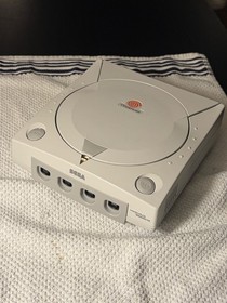Sega Dreamcast (VA0) for Parts or Repair *DOESNT READ DISKS* System Console