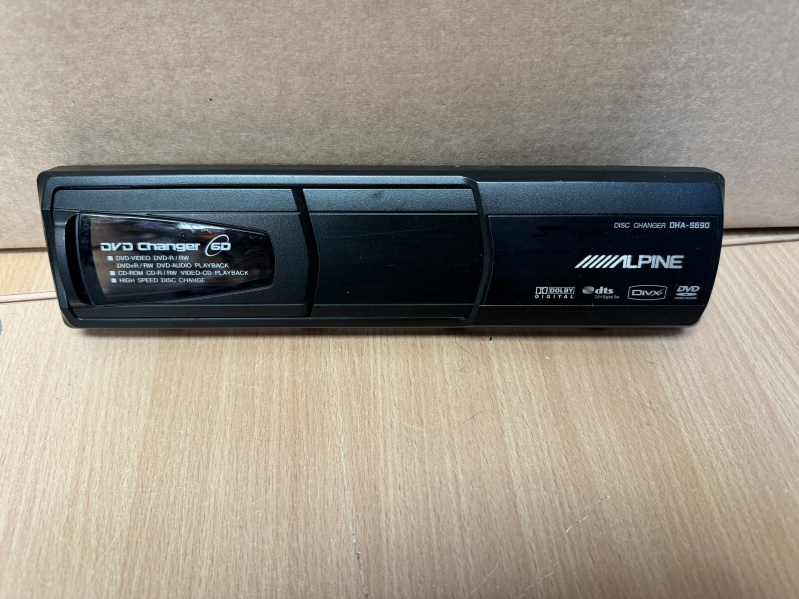 アルパインのDVDチェンジャー、DHA-S690 Alpine DHA-S690 6-disc DVD