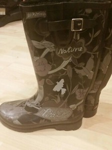 rain boots size 8