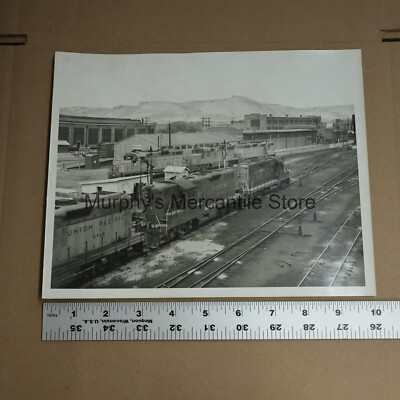 Union Pacific Train Yard Lokomotive Züge Southern Pacific Motoren 8 x 10'' Foto