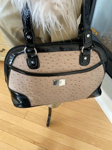 handbolsa with b logo