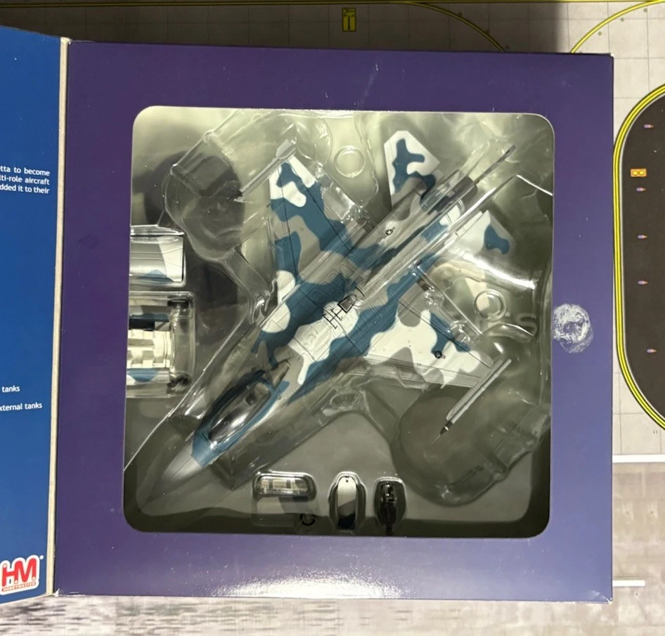 Hobby Master 1/72 F-16C Fighting Falcon USAF HA3808 64th AGRS Blizzard Nellis - Image 2 of 4