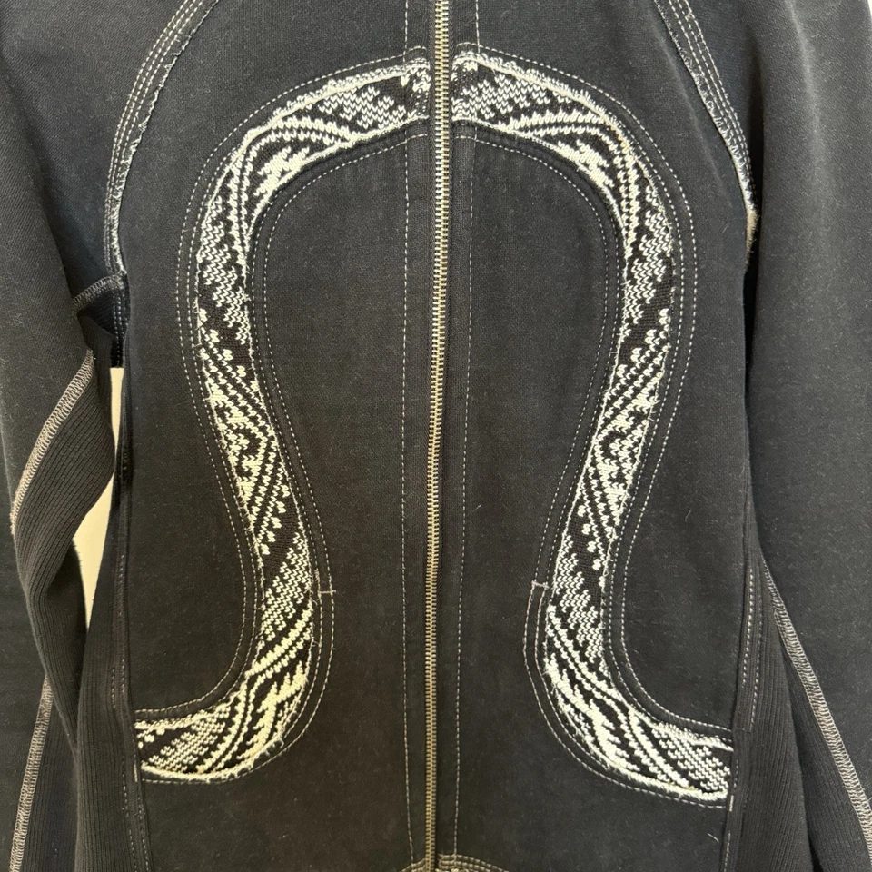 Lululemon Woman’s Special Edition Black & White Scuba Size 6 Limited Ed. - Image 2 of 4