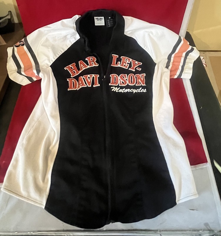 GENTLY USED GENUINE HARLEY DAVIDSON LADIES ZIPPERED SHORT SLEEVE TOP-SIZE 1W