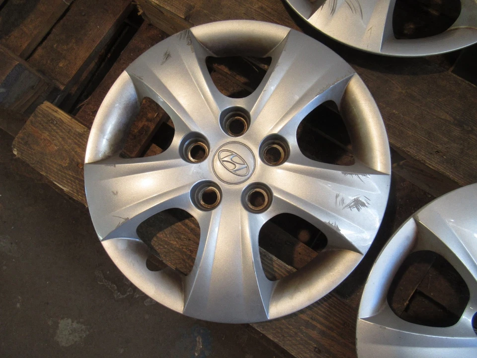 Original 15 inch hubcaps div Hyundai i30 Elantra etc wheel covers 52960-2R000 - Image 3 of 4