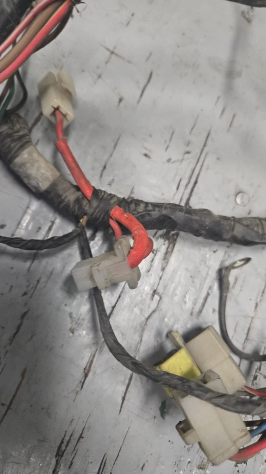 CONJUNTO DE CHICOTE DE FIOS YAMAHA FJ1100 1984-1985 FABRICANTE DE EQUIPAMENTO ORIGINAL 47M-82590-51-00 - Imagem 4 de 4