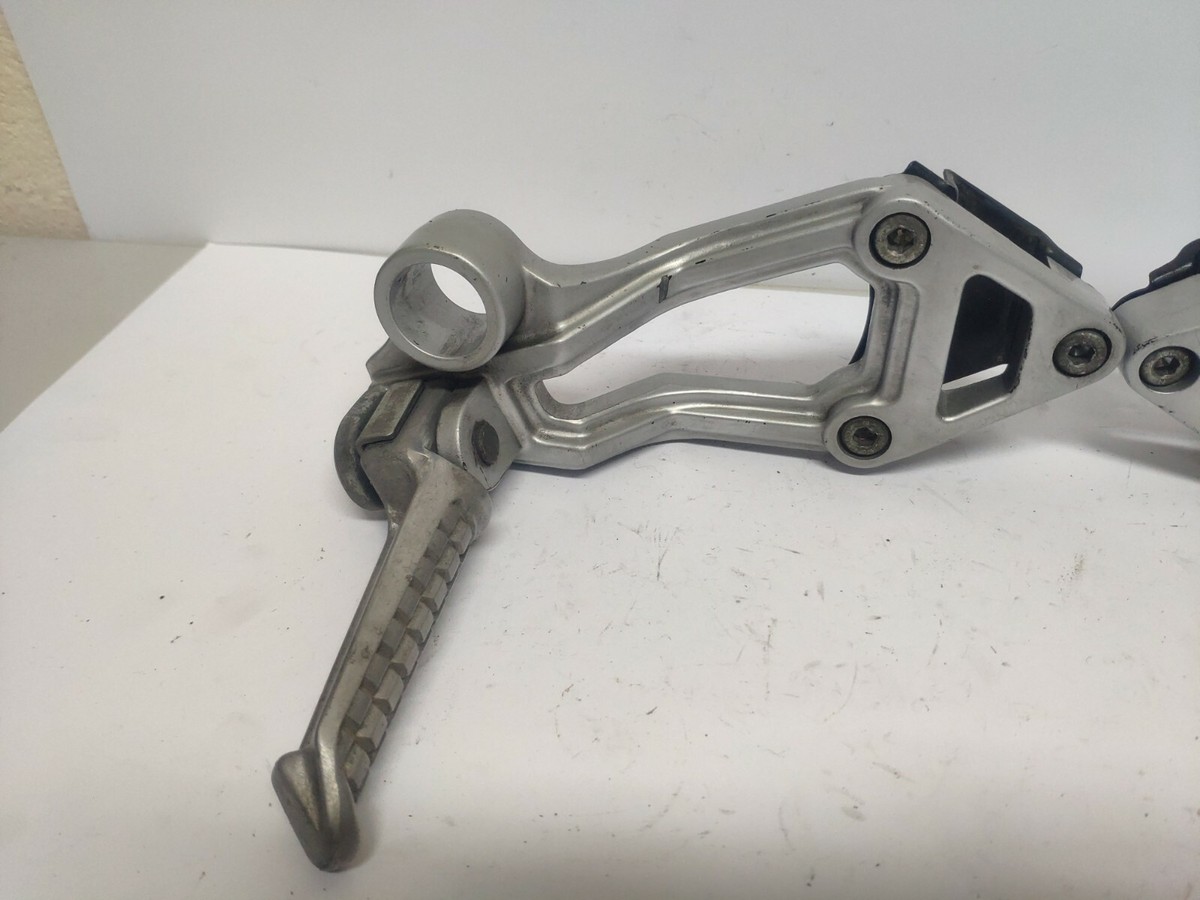 Kawasaki ZX10 Bj. 88-90 Fußrasten Halter hinten rechts links