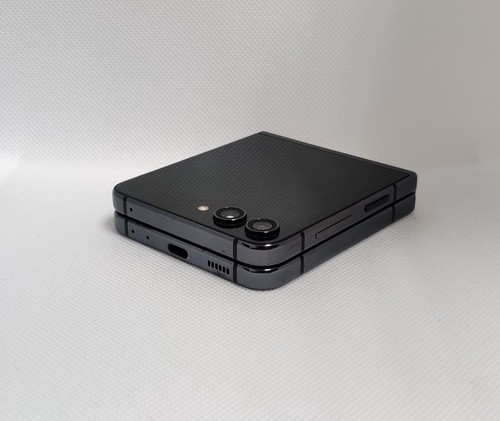 Ecran Samsung Galaxy Z Flip5 6,7" débloqué - Bon état **petite imperfection** - Photo 47 sur 51