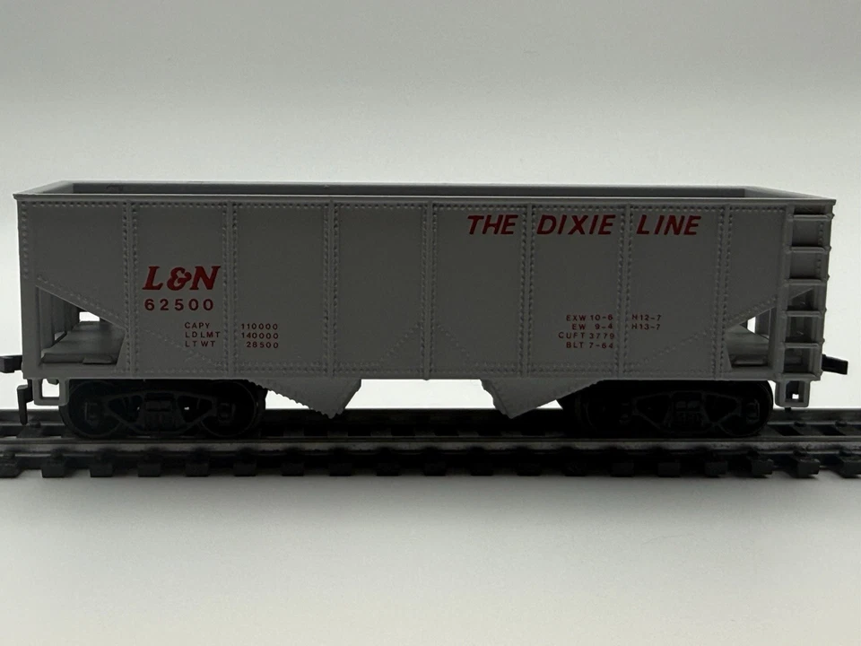 HO Model Power L&N Dixie Line 36’ 2-Bay Hopper – Knuckle Couplers USA - Image 2 of 4
