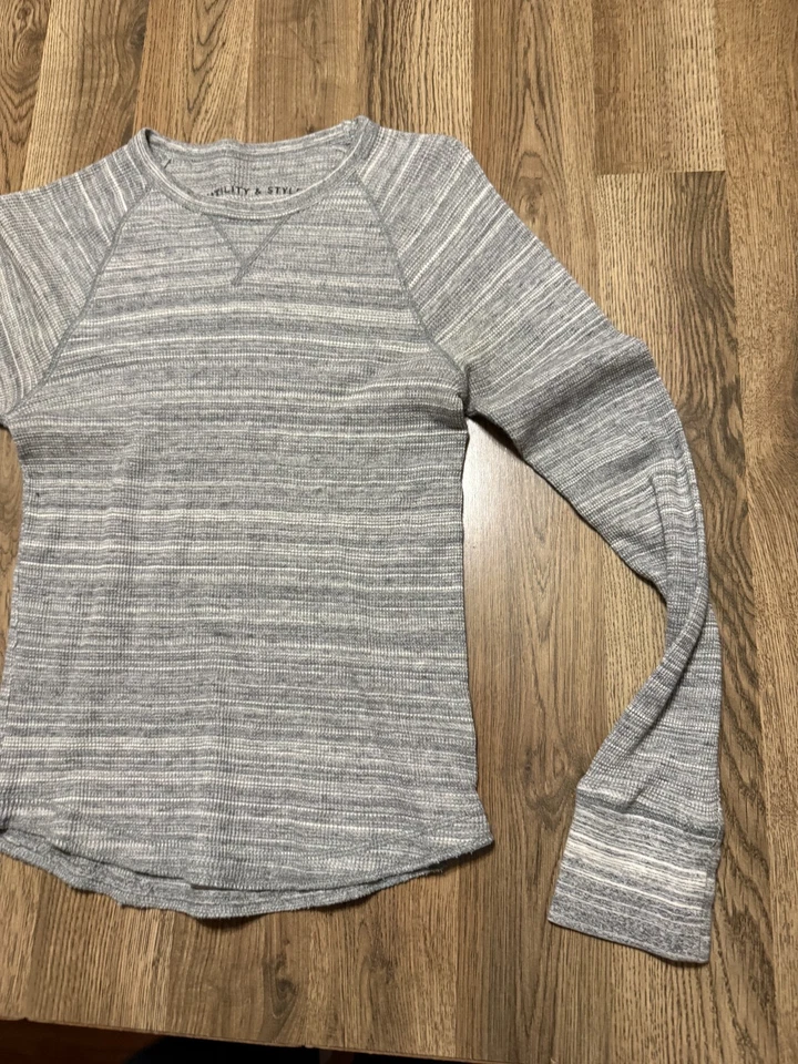 Рубашка Mossimo Supply, женский размер маленький, серая белая с длинным рукавом спортивный крой - Изображение 4 из 4