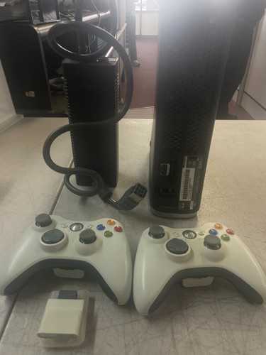 Microsoft Xbox 360 Slim Black Console - Picture 2 of 4