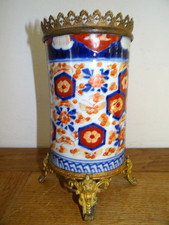 Beau Vase Rouleau en Porcelaine Imari à Monture en Bronze Doré Japon XIXème