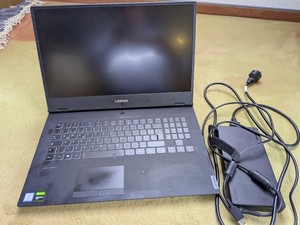Lenovo Laptop, 17", 1 kabelgebundene Maus, 1 Funkmaus (BT Empfänger), 1 Tastatur