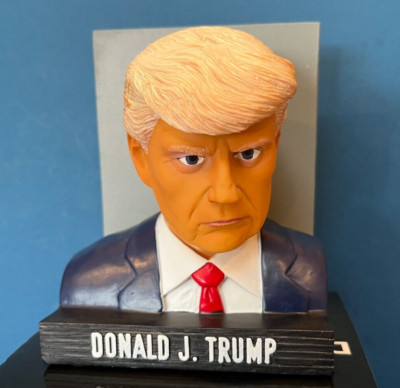DONALD TRUMP UNIQUE L/E (298/2023) MUGSHOT BOBBLEHEAD. HIGH QUALITY, NEW IN BOX.