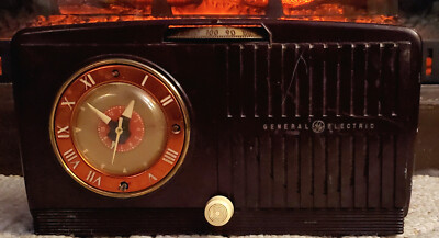 Vintage General Electric GE Model 64 Tube Type Table Radio Works