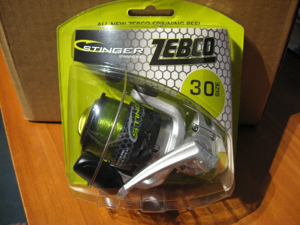 Carrete giratorio Zebco Fishing Stinger tamaño 30 5,3:1 preenrollado con línea de 10 libras Foto 2 de 4