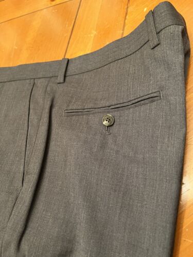 Jos. A. Bank 40S (34 W) Grey Wool Suit, Jacket and pants, Tailored Fit - Picture 9 of 9
