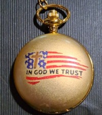 U.S. GOLDEN FLAG with "IN GOD WE TRUST" ON THE FLAG, with a golden chain.