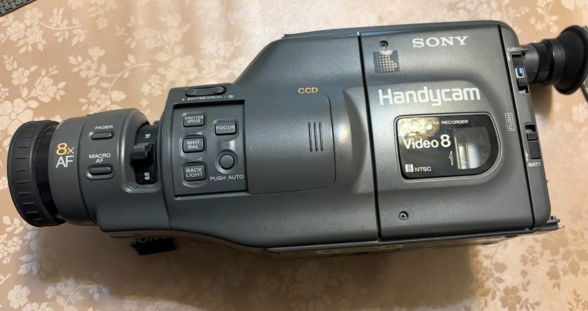 Sony Handycam CCD-F56 Video8 Camcorder Bundle | Charger Batteries