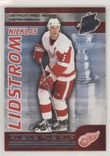 2003-04 Pacific Quest for the Cup Raising the Cup Nicklas Lidstrom #9 HOF n1u