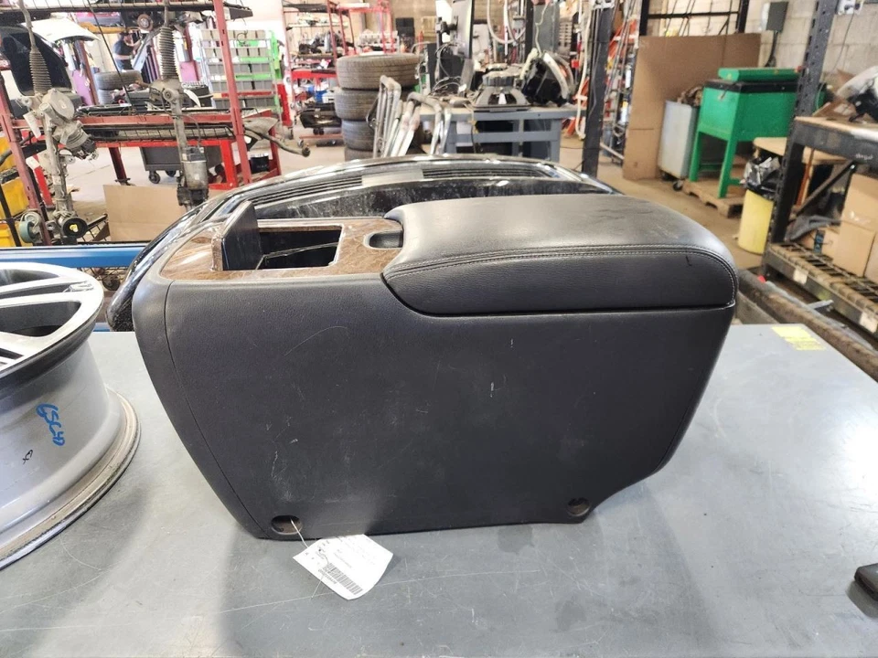 CONSOLA CENTRAL TRASERA NEGRA Se adapta a 15-17 INFINITI QX80 776061 Foto 2 de 4