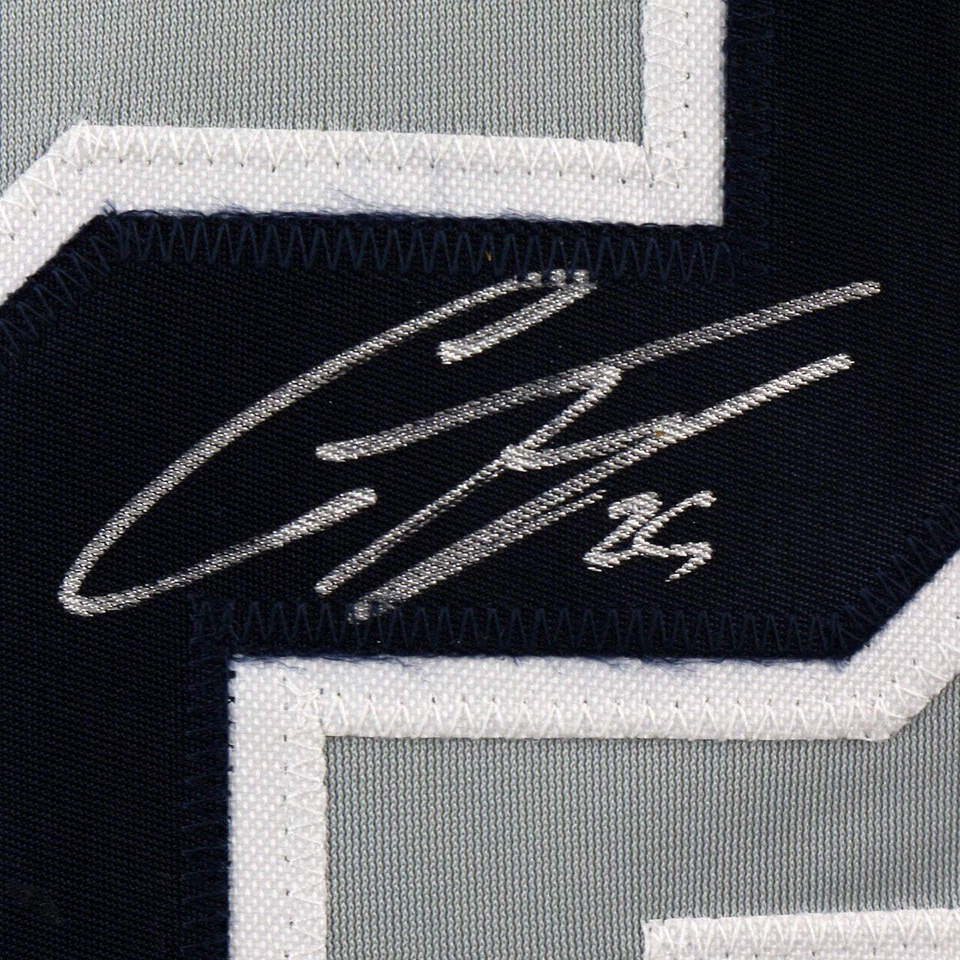 Camiseta deportiva de béisbol estilo profesional gris firmada por Gleyber Torres Foto 2 de 3