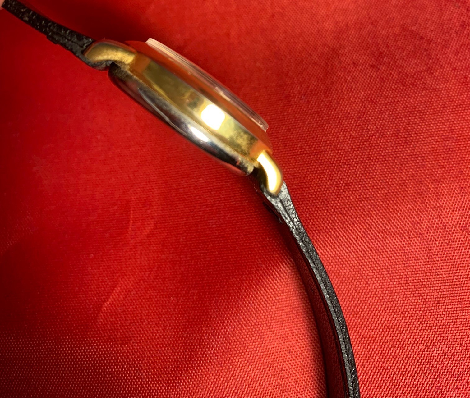 как выглядит Vintage BRADLEY Mickey Mouse Wind Up Watch Registered Edition Gold Swiss фото