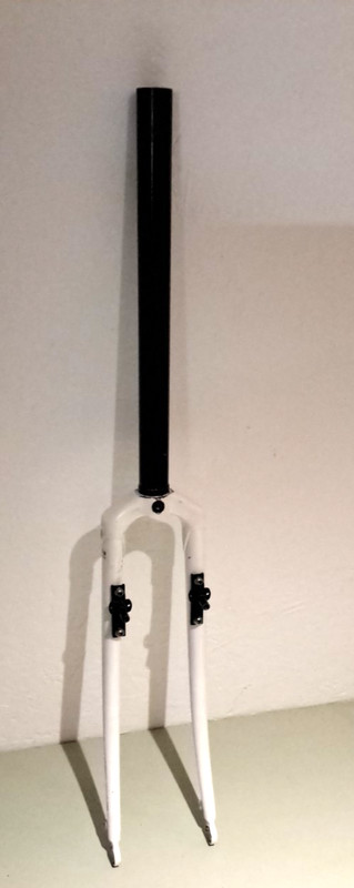 Used Thorn MER853VC 700c/650B Rim Brake White (red originally) Steel Fork