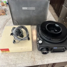 Kodak Carousel 850 Auto-Focus Projector w/ Bag, Slide Tray, And Remote Bundle