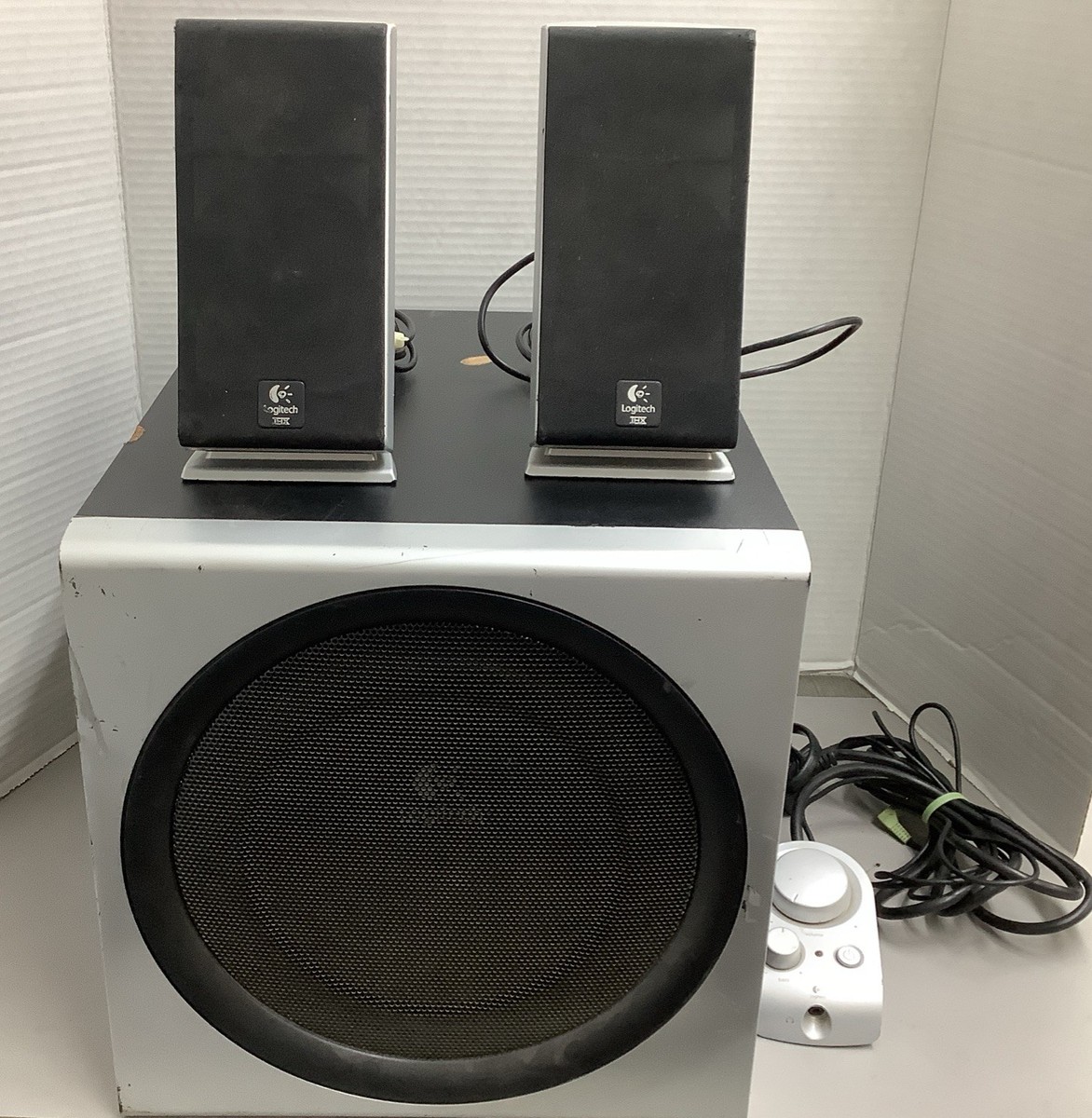 Logitech Z-2300 2.1 THX 200W Speakers & Subwoofer *Tested